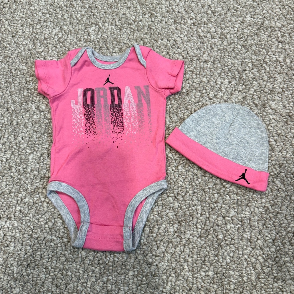 Jordan Baby Girls Pink Grey Bodysuit and Beanie Hat Set Size 3-6 Months Jumpman